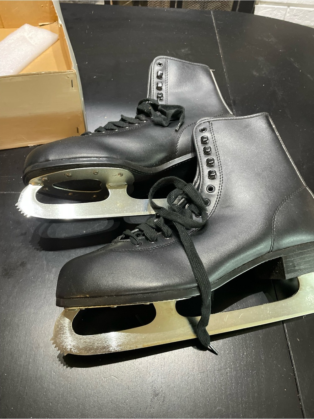 New american Rocket Figure Skates insulated Mens Black style 552 sz 11 iceskates